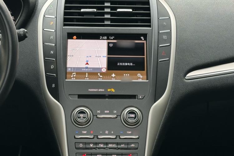 Used Lincoln MKC 2017 2.0T Two-Wheel Drive Deluxe Edition Interior 3