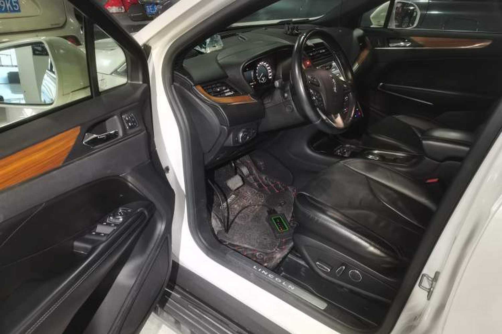 Used Lincoln MKC 2017 2.0T Four-Wheel Drive Zunya Edition Interior 3