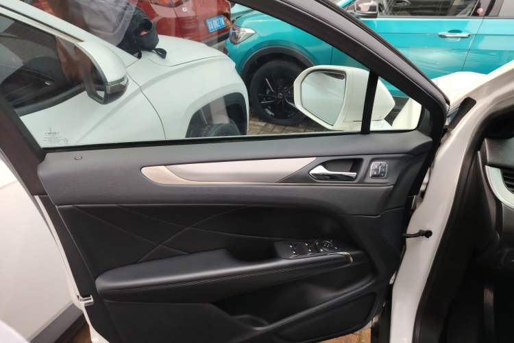 Used Lincoln MKC 2017 2.0T Two-Wheel Drive Deluxe Edition Left Front Door Interior
