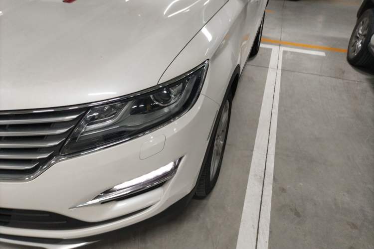 Used Lincoln MKC 2017 2.0T Two-Wheel Drive Deluxe Edition Left Front Headlight