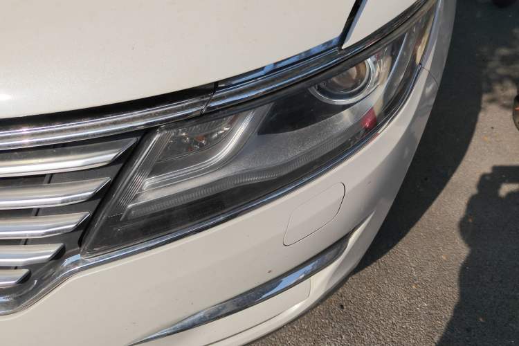 Used Lincoln MKC 2017 2.0T Two-Wheel Drive Deluxe Edition Left Front Headlight
