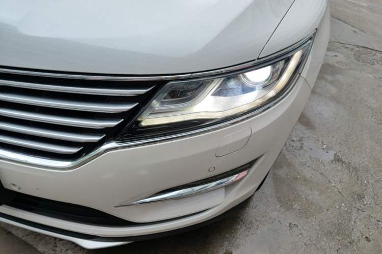 Used Lincoln MKC 2017 2.0T Two-Wheel-Drive Luxury Edition Left Front Headlight