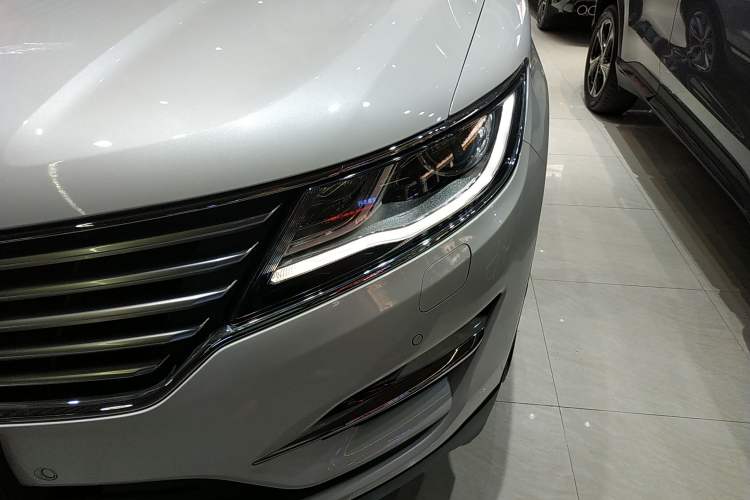Used Lincoln MKC 2017 2.0T Two-Wheel-Drive Luxury Edition Left Front Headlight