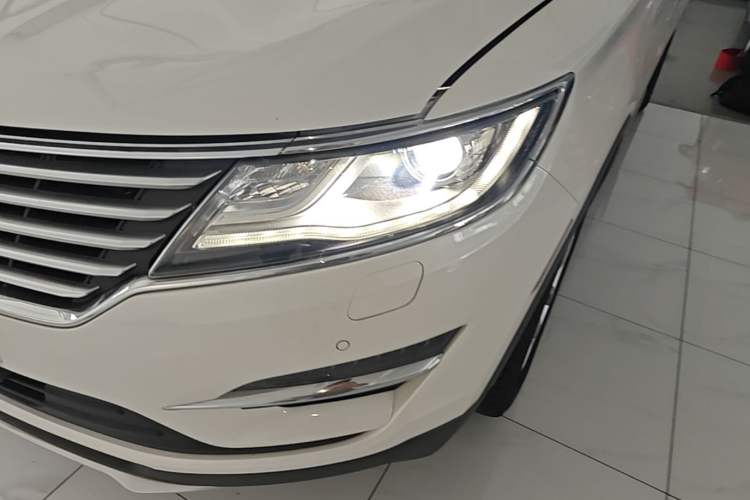 Used Lincoln MKC 2017 2.0T Two-Wheel-Drive Luxury Edition Left Front Headlight