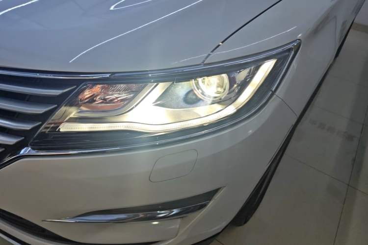 Used Lincoln MKC 2017 2.0T Two-Wheel Drive Deluxe Edition Left Front Headlight