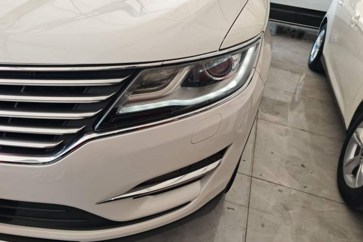 Used Lincoln MKC 2017 2.0T Two-Wheel Drive Deluxe Edition Left Front Headlight