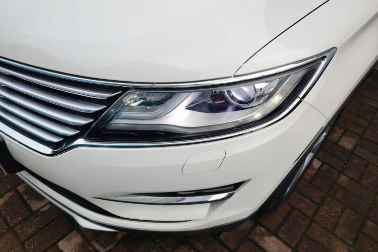 Used Lincoln MKC 2017 2.0T Two-Wheel Drive Deluxe Edition Left Front Headlight