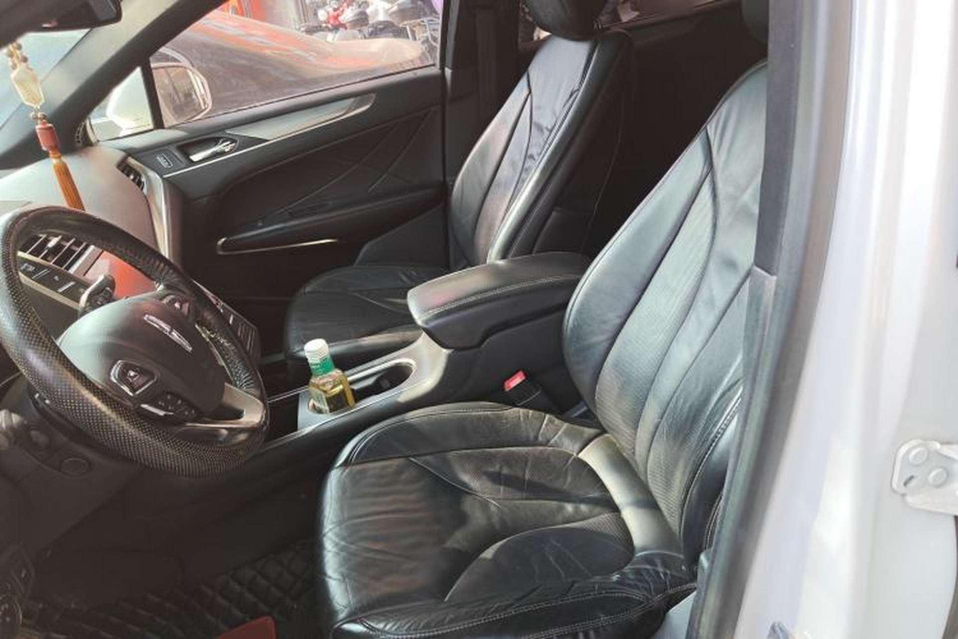 Used Lincoln MKC 2017 2.0T Two-Wheel Drive Deluxe Edition Left Front Seat