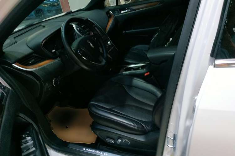 Used Lincoln MKC 2017 2.0T Two-Wheel-Drive Luxury Edition Left Front Seat