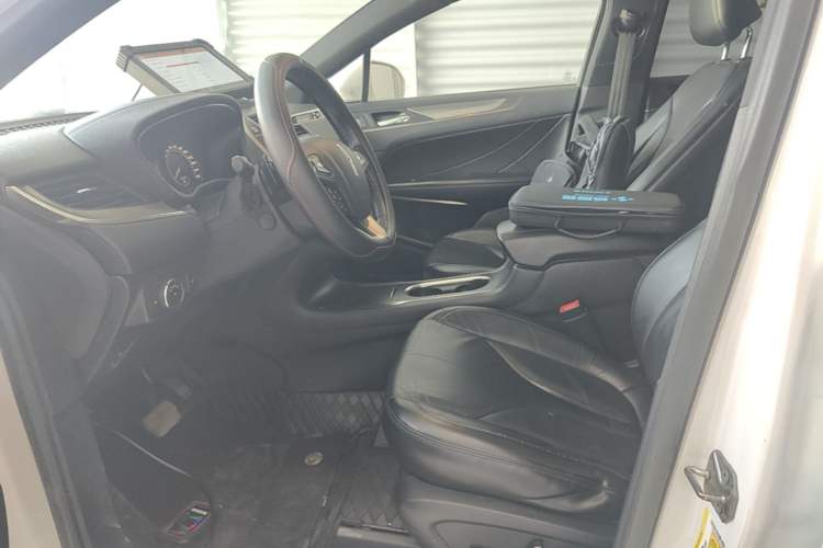 Used Lincoln MKC 2017 2.0T Two-Wheel Drive Deluxe Edition Left Front Seat