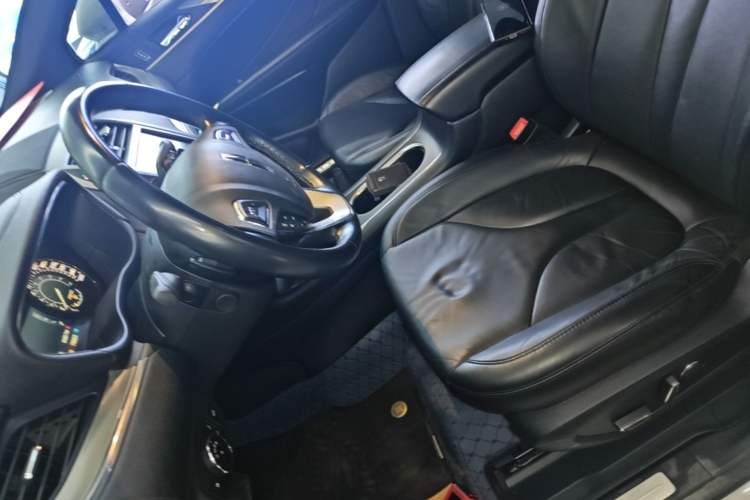 Used Lincoln MKC 2017 2.0T Two-Wheel Drive Deluxe Edition Left Front Seat