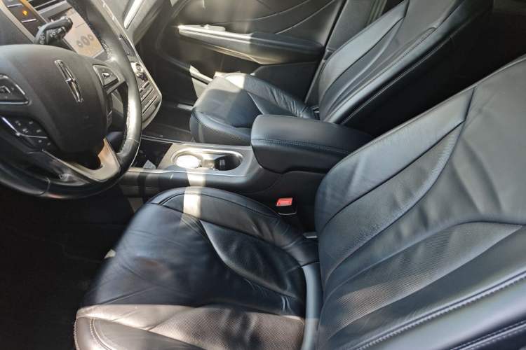 Used Lincoln MKC 2017 2.0T Two-Wheel Drive Deluxe Edition Left Front Seat