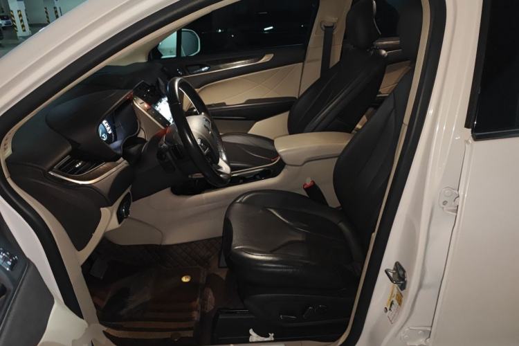 Used Lincoln MKC 2017 2.0T Two-Wheel-Drive Luxury Edition Left Front Seat