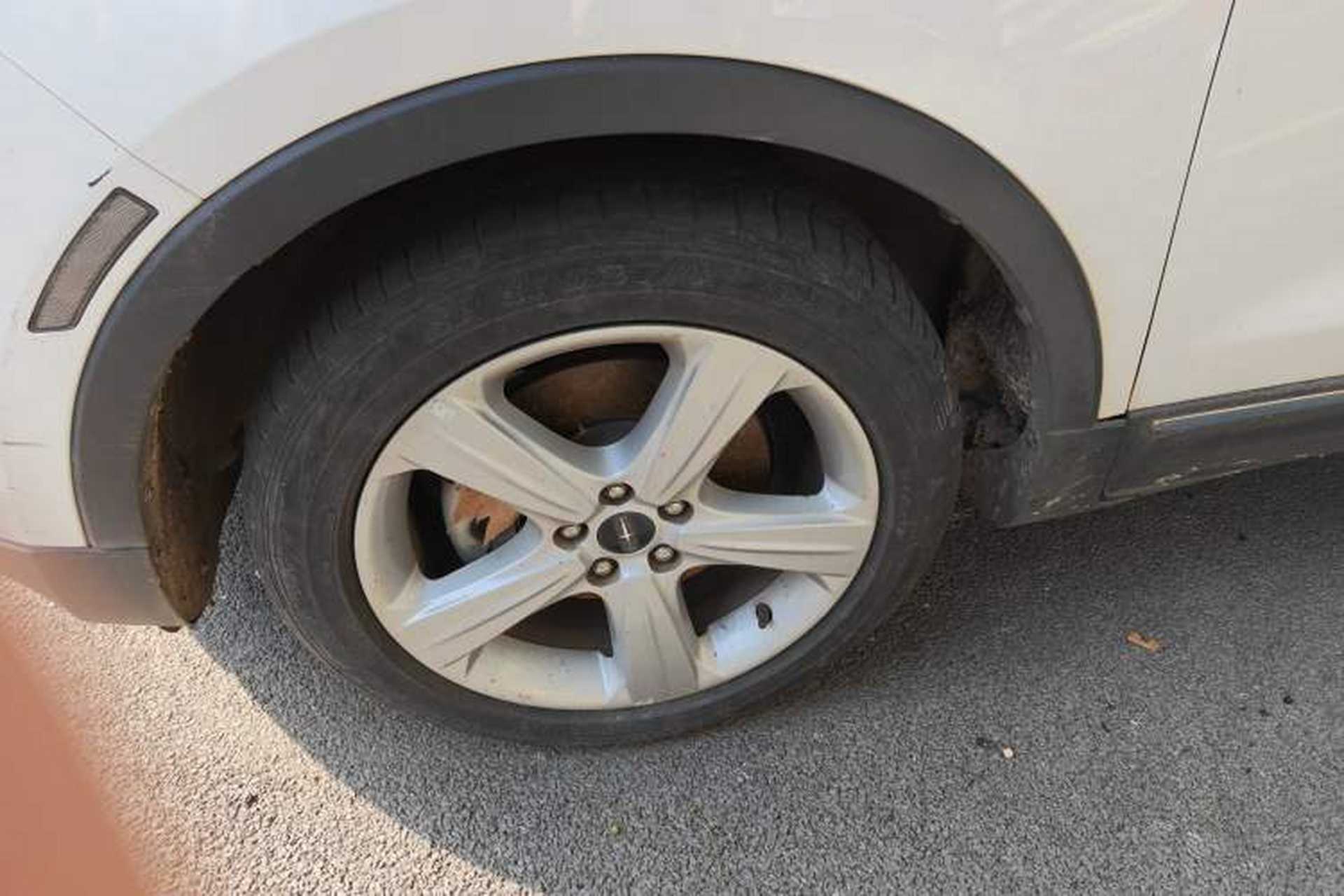 Used Lincoln MKC 2017 2.0T Two-Wheel Drive Deluxe Edition Left Front Wheel Hub