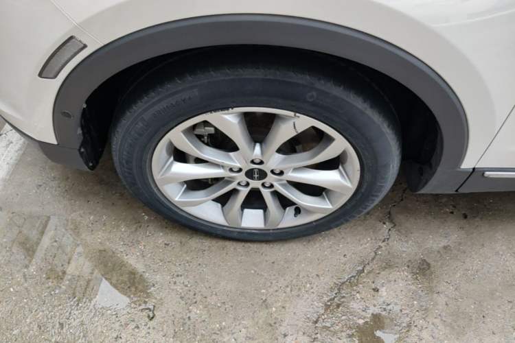Used Lincoln MKC 2017 2.0T Two-Wheel-Drive Luxury Edition Left Front Wheel Hub