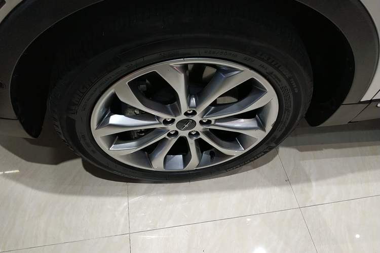 Used Lincoln MKC 2017 2.0T Two-Wheel-Drive Luxury Edition Left Front Wheel Hub