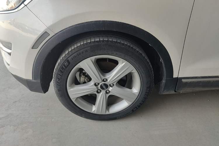 Used Lincoln MKC 2017 2.0T Two-Wheel Drive Deluxe Edition Left Front Wheel Hub
