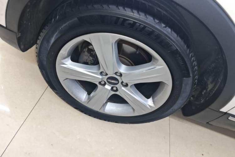 Used Lincoln MKC 2017 2.0T Two-Wheel Drive Deluxe Edition Left Front Wheel Hub