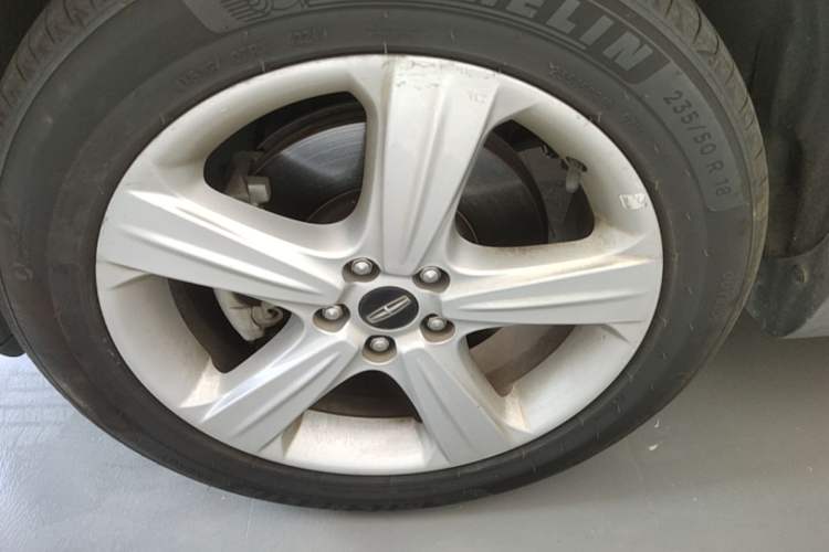 Used Lincoln MKC 2017 2.0T Two-Wheel Drive Deluxe Edition Left Front Wheel Hub
