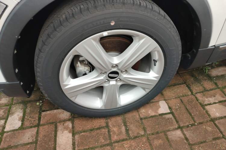 Used Lincoln MKC 2017 2.0T Two-Wheel Drive Deluxe Edition Left Front Wheel Hub