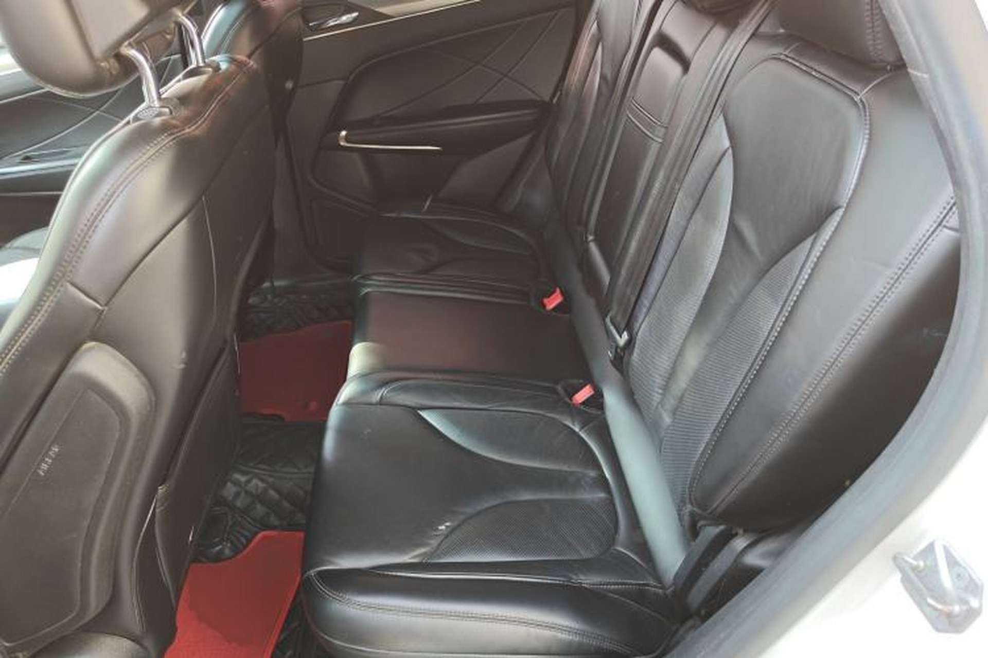 Used Lincoln MKC 2017 2.0T Two-Wheel Drive Deluxe Edition Left Rear Seat