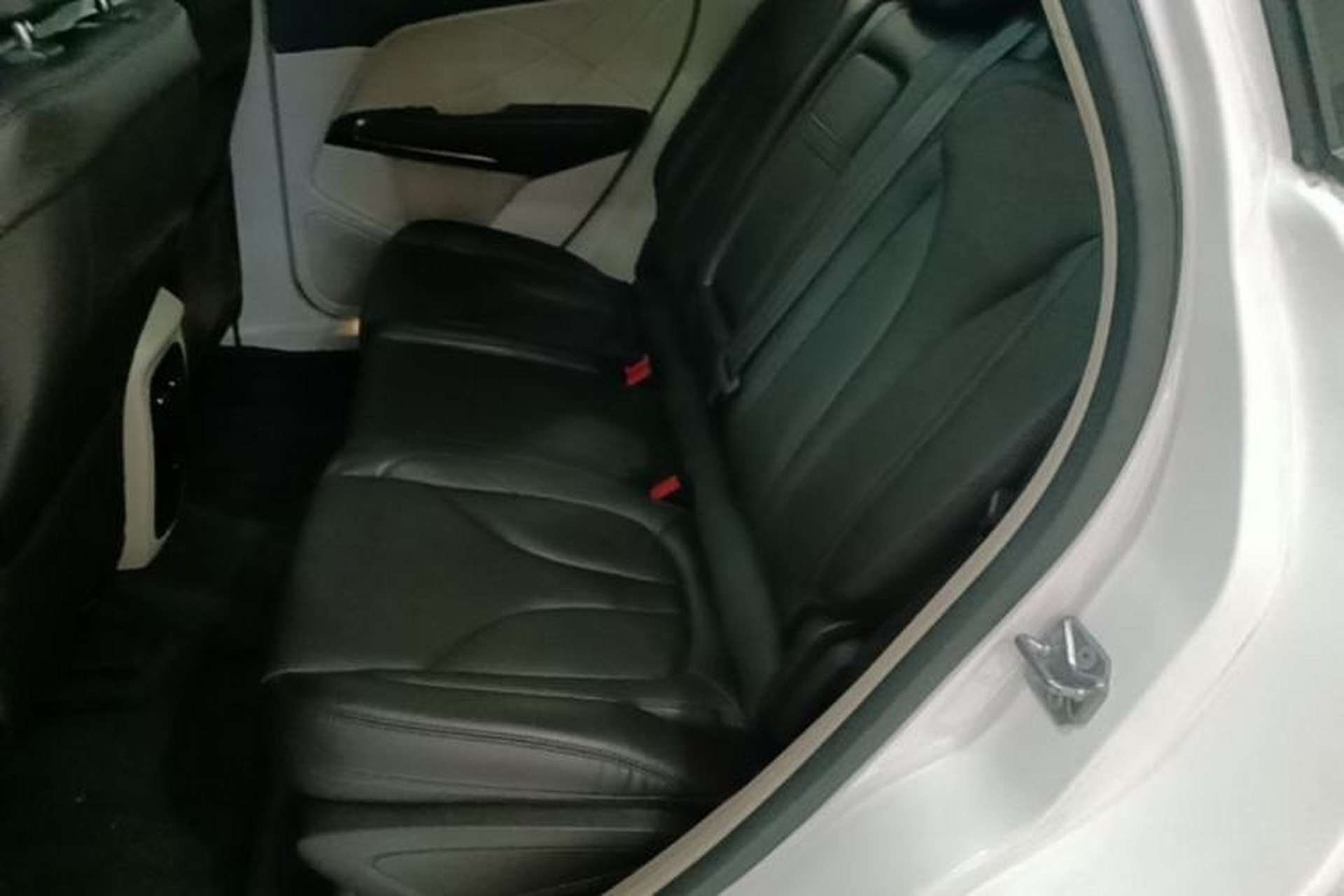 Used Lincoln MKC 2017 2.0T Four-Wheel Drive Zunya Edition Left Rear Seat