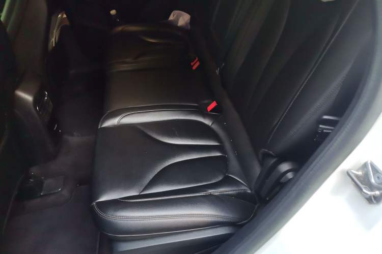 Used Lincoln MKC 2017 2.0T Two-Wheel Drive Zunyue Edition Left Rear Seat