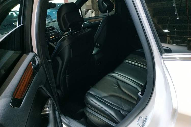 Used Lincoln MKC 2017 2.0T Two-Wheel-Drive Luxury Edition Left Rear Seat