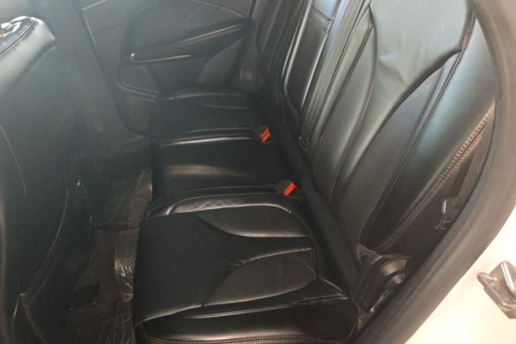 Used Lincoln MKC 2017 2.0T Two-Wheel Drive Deluxe Edition Left Rear Seat