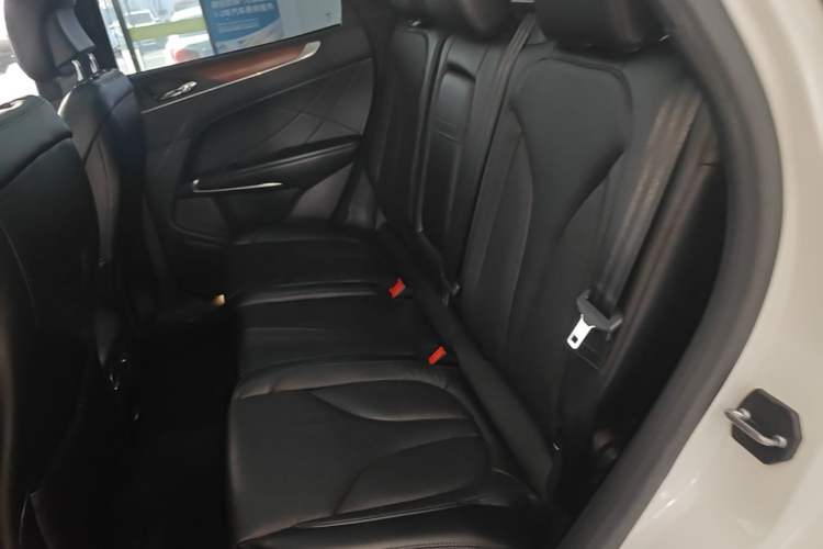 Used Lincoln MKC 2017 2.0T Two-Wheel-Drive Luxury Edition Left Rear Seat