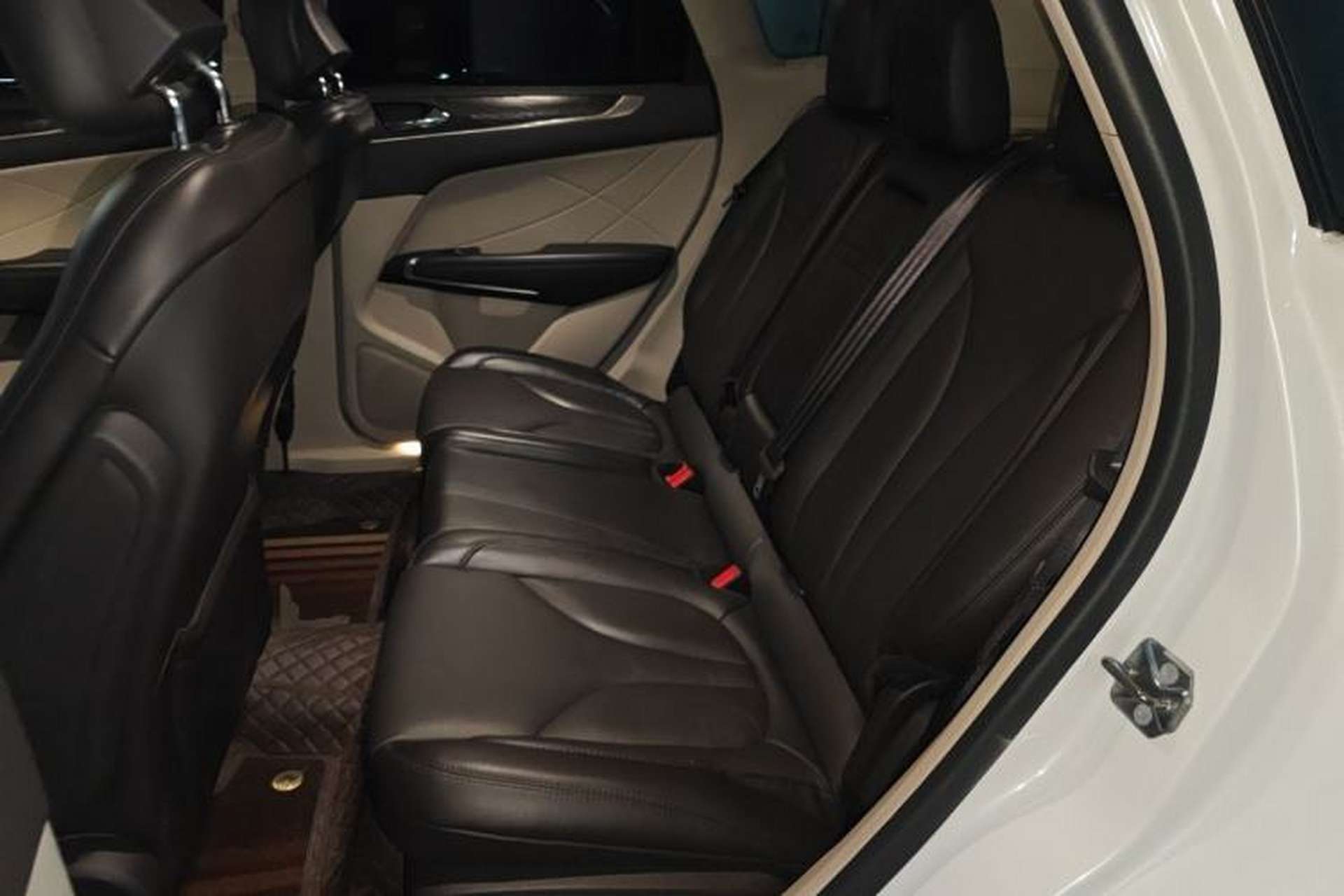 Used Lincoln MKC 2017 2.0T Two-Wheel-Drive Luxury Edition Left Rear Seat