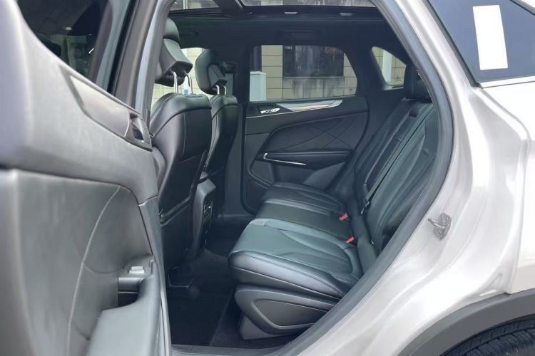 Used Lincoln MKC 2017 2.0T Two-Wheel Drive Deluxe Edition Left Rear Seat