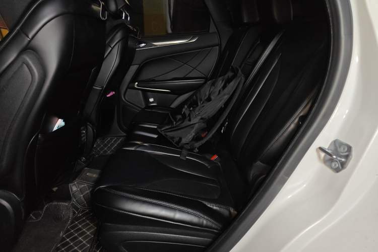 Used Lincoln MKC 2017 2.0T Two-Wheel Drive Deluxe Edition Left Rear Seat