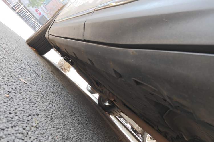 Used Lincoln MKC 2017 2.0T Two-Wheel Drive Deluxe Edition Left Side Sill