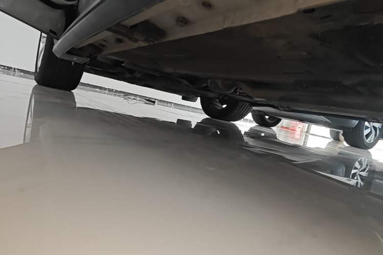 Used Lincoln MKC 2017 2.0T Two-Wheel-Drive Luxury Edition Left Side Sill