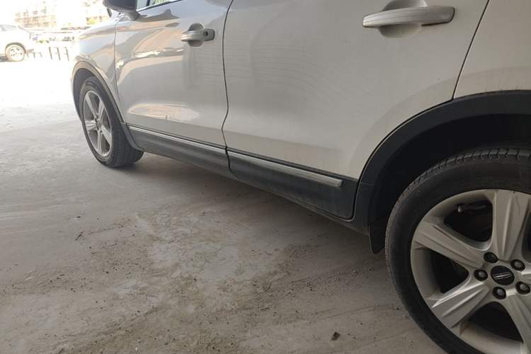 Used Lincoln MKC 2017 2.0T Two-Wheel Drive Deluxe Edition Left Side Sill
