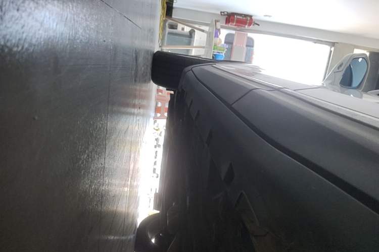 Used Lincoln MKC 2017 2.0T Two-Wheel Drive Deluxe Edition Left Side Sill