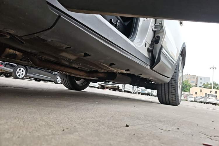 Used Lincoln MKC 2017 2.0T Two-Wheel-Drive Luxury Edition Left Side Sill