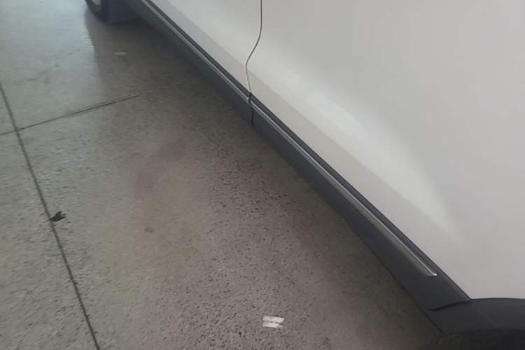 Used Lincoln MKC 2017 2.0T Two-Wheel Drive Deluxe Edition Left Side Sill