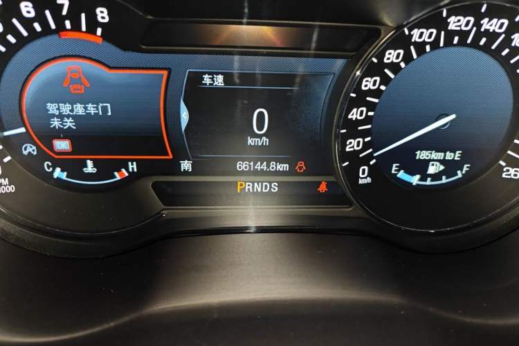 Used Lincoln MKC 2017 2.0T Two-Wheel-Drive Luxury Edition Odometer Close Up