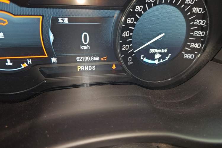 Used Lincoln MKC 2017 2.0T Two-Wheel Drive Deluxe Edition Odometer Close Up