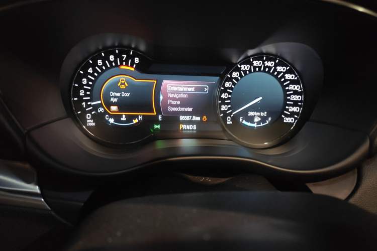 Used Lincoln MKC 2017 2.0T Two-Wheel Drive Deluxe Edition Odometer Close Up
