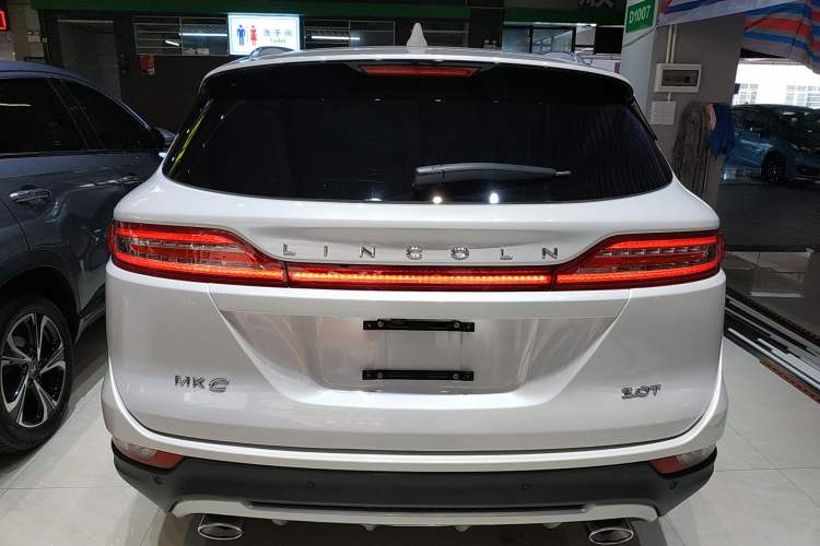 Used Lincoln MKC 2017 2.0T Two-Wheel-Drive Luxury Edition Rear