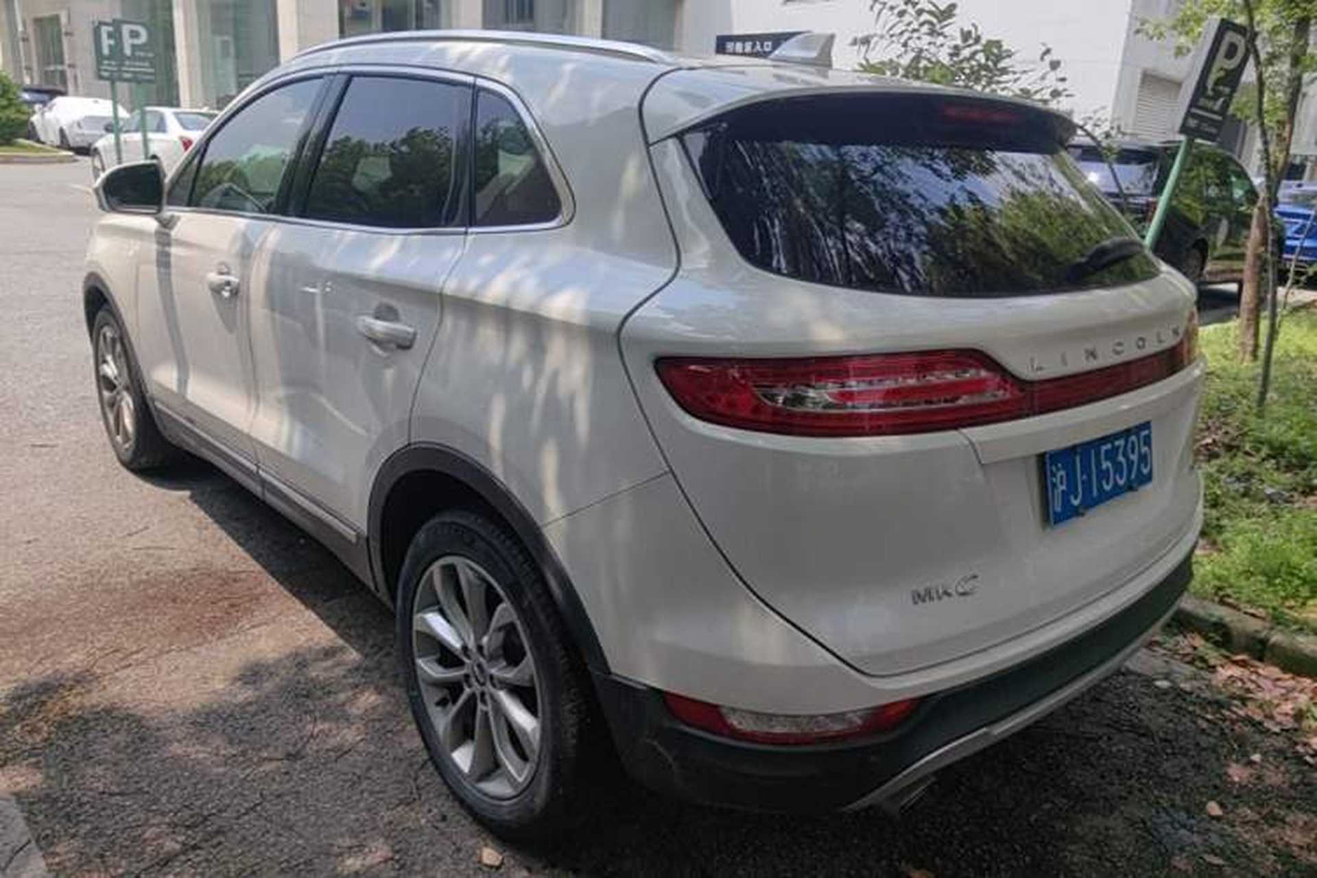 Used Lincoln MKC 2017 2.0T Two-Wheel-Drive Luxury Edition Rear Left 45 Deg