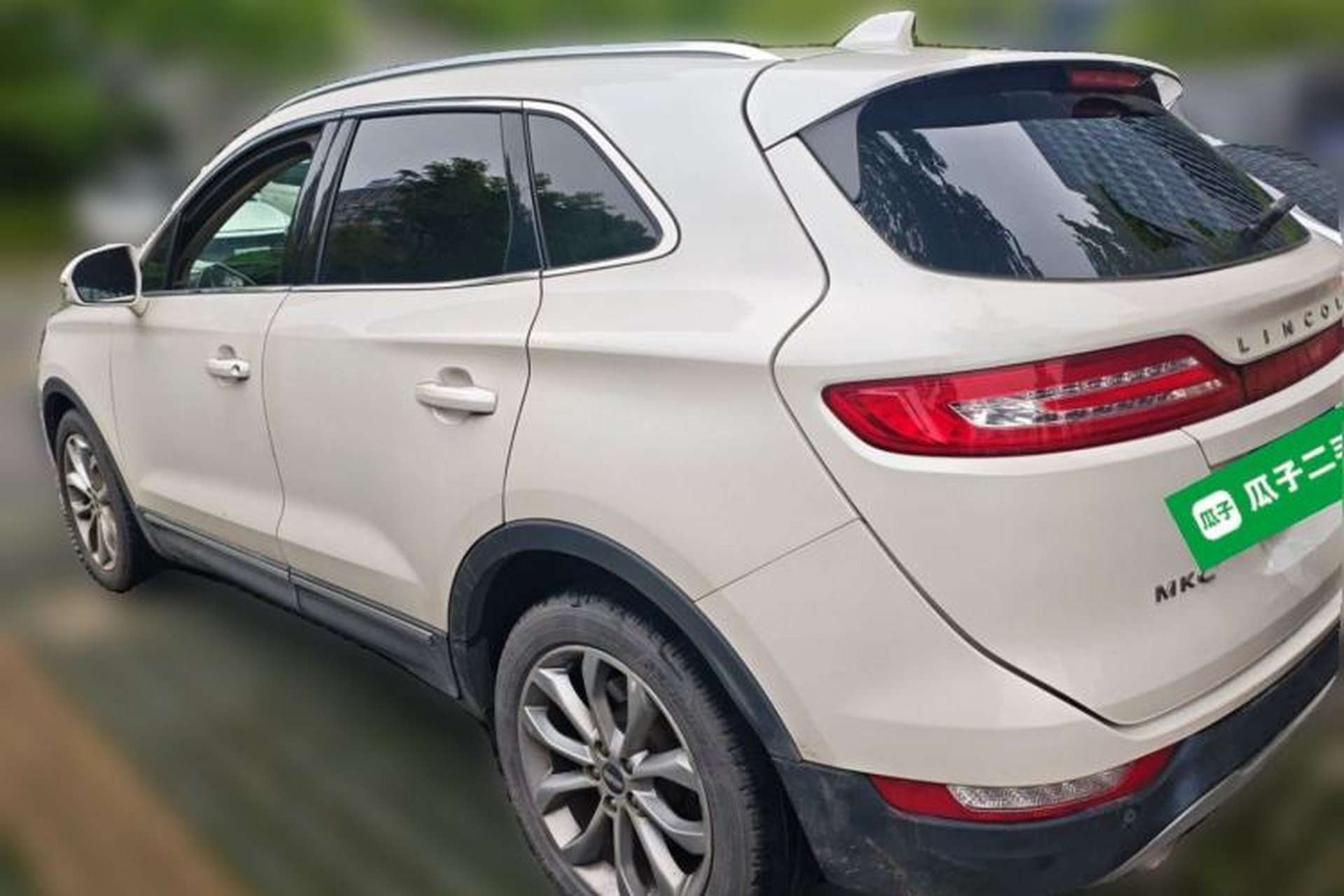Used Lincoln MKC 2017 2.0T Two-Wheel-Drive Luxury Edition Rear Left 45 Deg