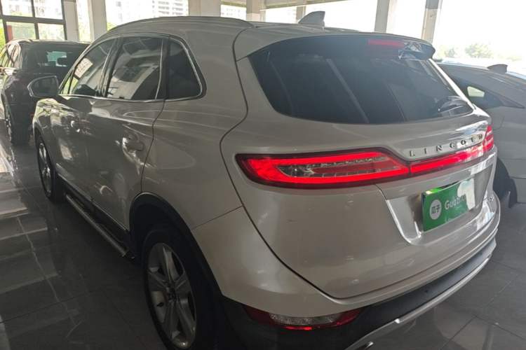 Used Lincoln MKC 2017 2.0T Two-Wheel Drive Deluxe Edition Rear Left 45 Deg