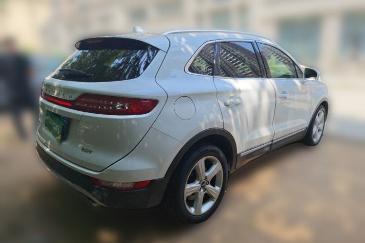 Used Lincoln MKC 2017 2.0T Two-Wheel Drive Deluxe Edition Rear Right 45 Deg