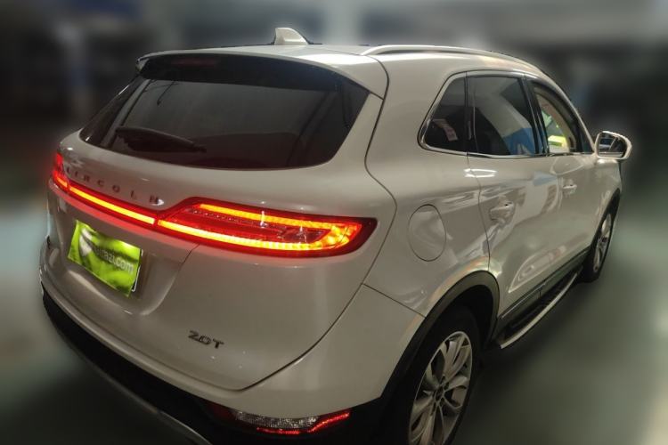 Used Lincoln MKC 2017 2.0T Two-Wheel-Drive Luxury Edition Rear Right 45 Deg