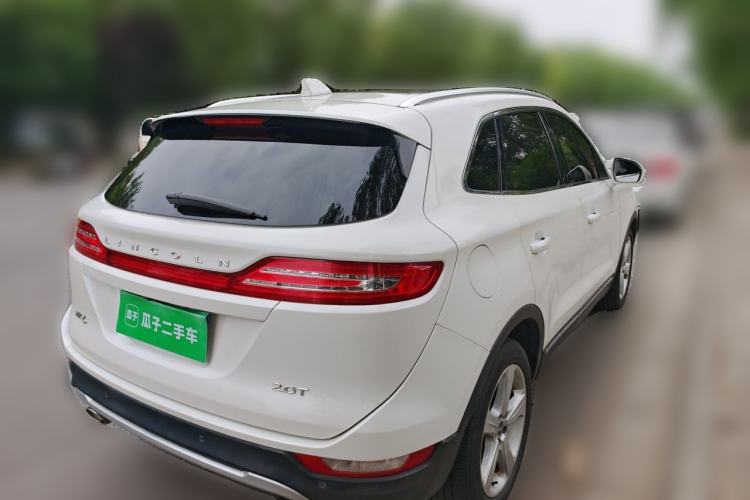 Used Lincoln MKC 2017 2.0T Two-Wheel Drive Deluxe Edition Rear Right 45 Deg