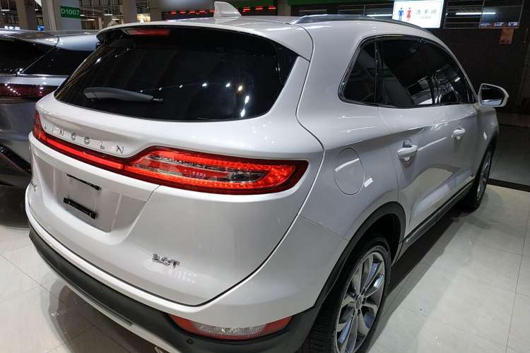 Used Lincoln MKC 2017 2.0T Two-Wheel-Drive Luxury Edition Rear Right 45 Deg